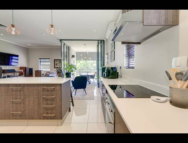 3 BEDROOM TOWNHOUSE FOR SALE IN BRYANSTON